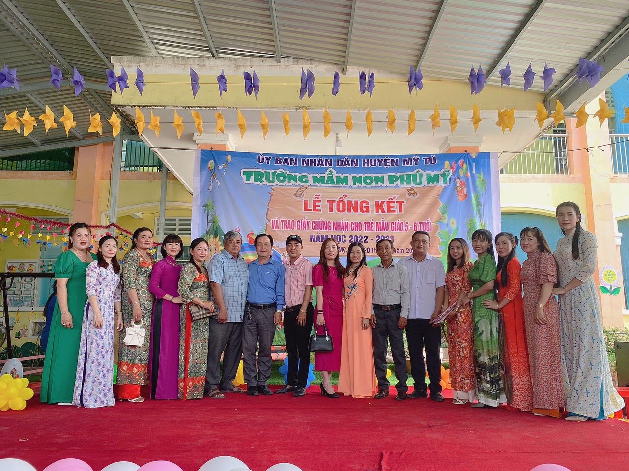 TRƯỜNG MẦM NON PHÚ MỸ TỔ CHỨC LỄ TỔNG KẾT VÀ TRAO GIẤY CHỨNG NHẬN HOÀN THÀNH CHƯƠNG TRÌNH GIÁO DỤC MẦM NON CHO TRẺ MẪU GIÁO 5, 6 TUỔI.